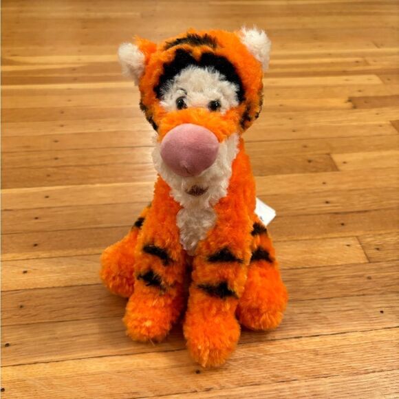 Disney Winnie the Pooh Tigger 9 inch plush NWT - Picture 1 of 4
